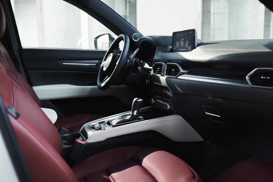 Интерьер Mazda MX-5 100th Anniversary (ND) 2020 года  (EU) (фото 5 из 16)